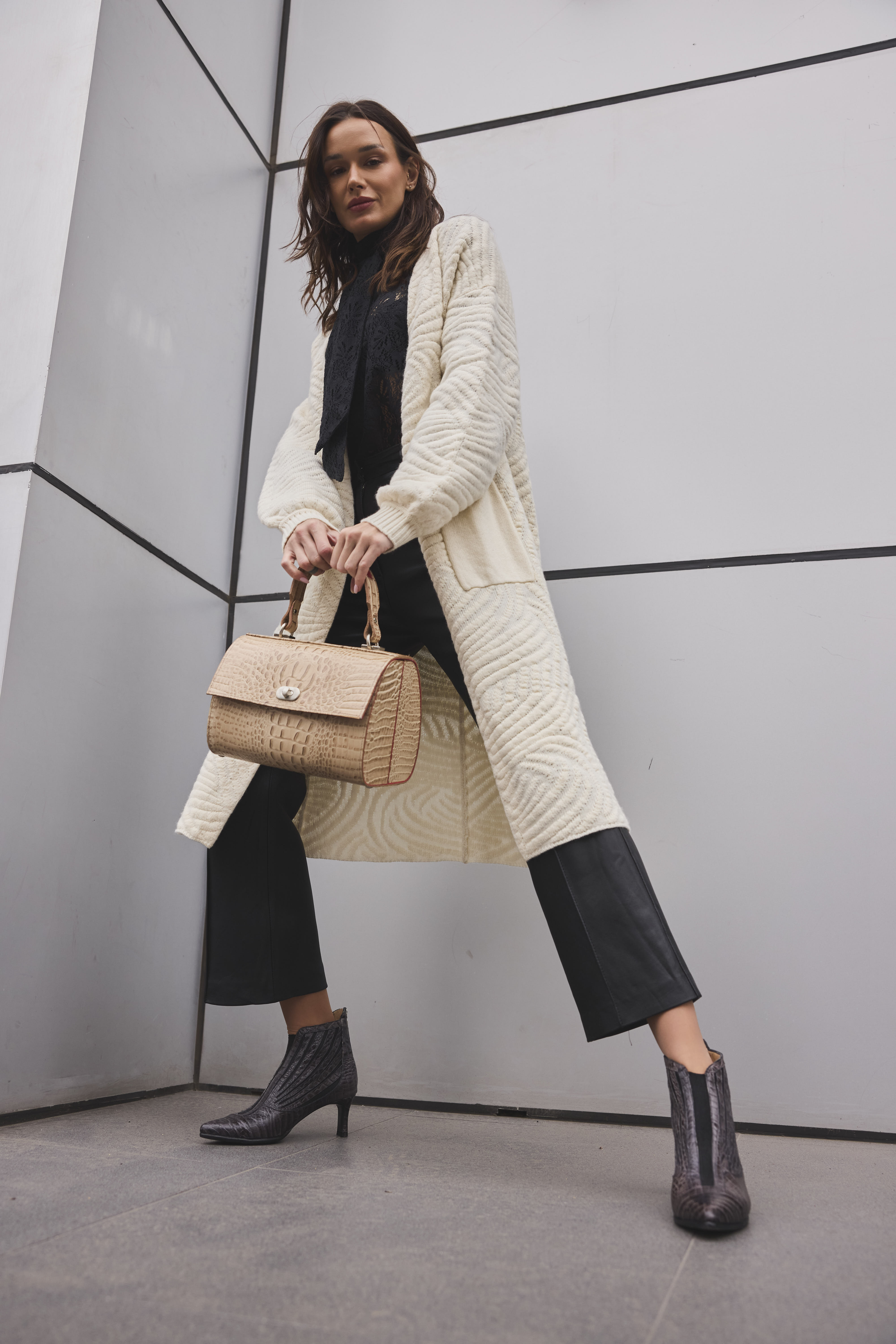 Modelo con cárdigan cashmere