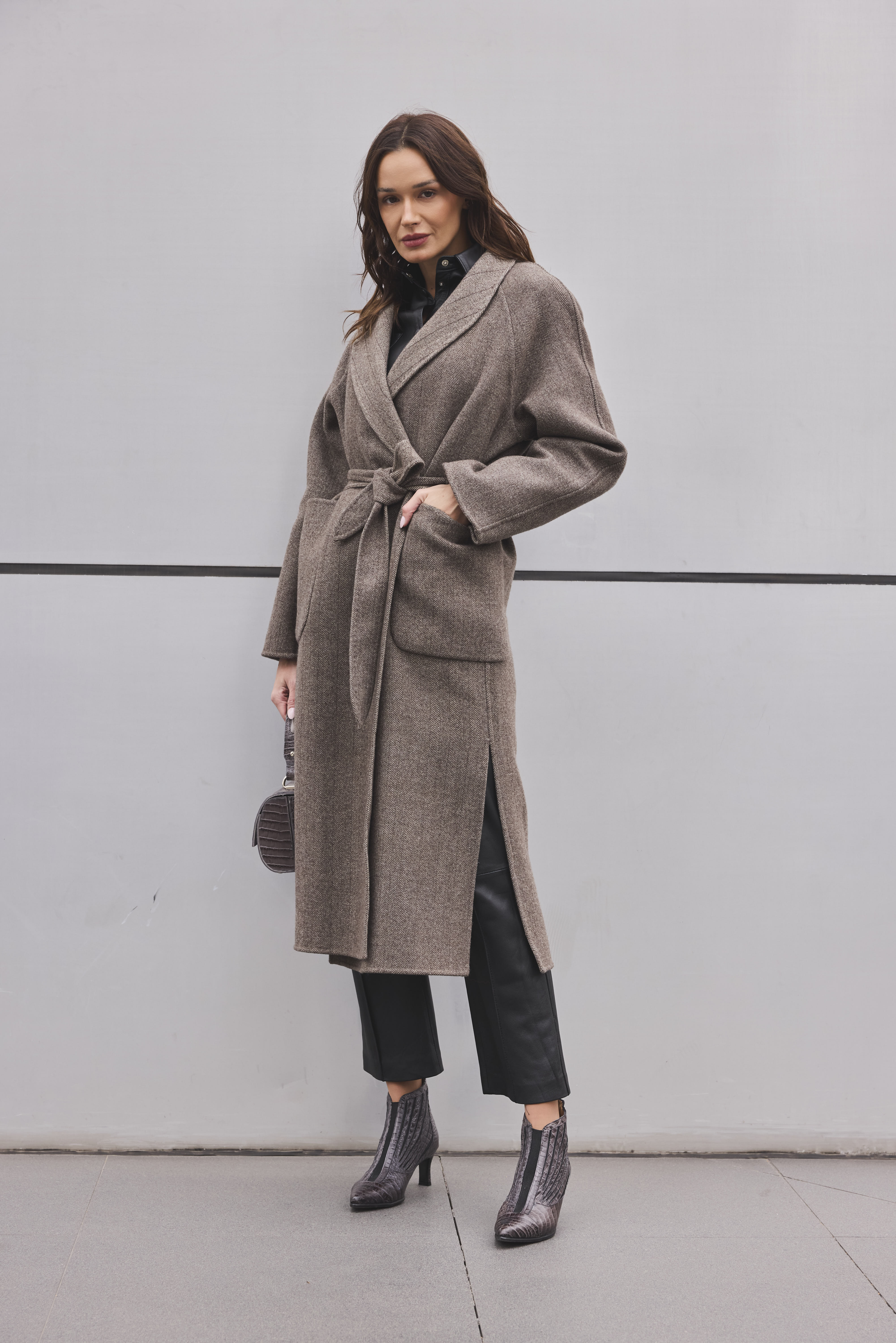Modelo con abrigo de cashmere